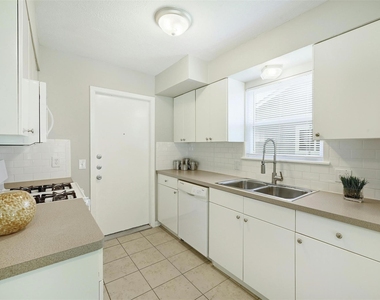 8527 Maine Dr - Photo Thumbnail 10