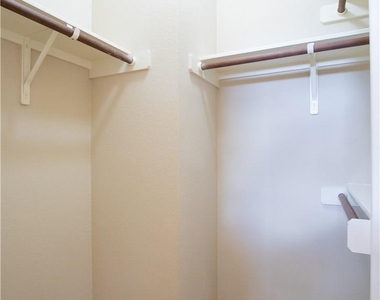4528 Credo Ln - Photo Thumbnail 16