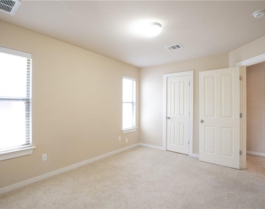 4528 Credo Ln - Photo Thumbnail 14