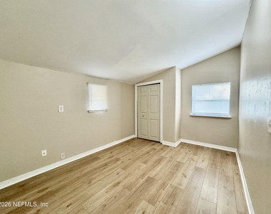 2057 Glen Gardner Drive - Photo Thumbnail 14