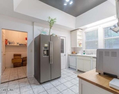440 E 6th Street - Photo Thumbnail 8