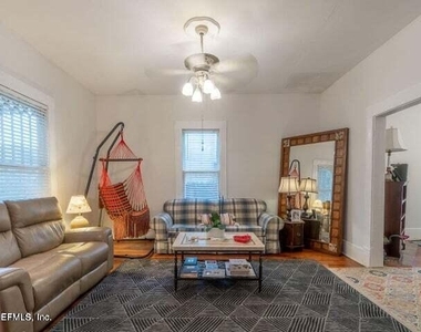 440 E 6th Street - Photo Thumbnail 4