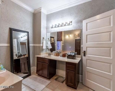 440 E 6th Street - Photo Thumbnail 14