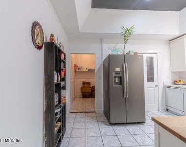 440 E 6th Street - Photo Thumbnail 9