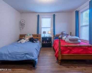 440 E 6th Street - Photo Thumbnail 17