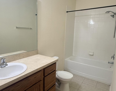 575 Oakleaf Plantation Parkway Parkway - Photo Thumbnail 6