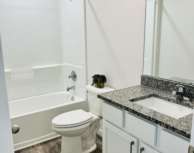 535 S Woodlawn Street - Photo Thumbnail 12