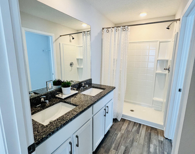 535 S Woodlawn Street - Photo Thumbnail 8