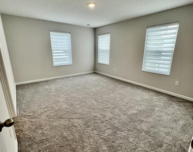 535 S Woodlawn Street - Photo Thumbnail 7