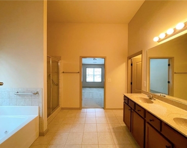 1821 Bridle Road - Photo Thumbnail 13