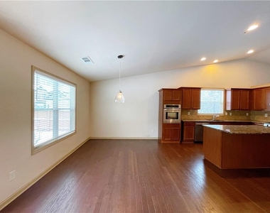 1821 Bridle Road - Photo Thumbnail 5
