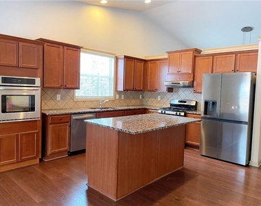 1821 Bridle Road - Photo Thumbnail 3