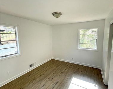 2908 Skyland Drive Ne - Photo Thumbnail 4