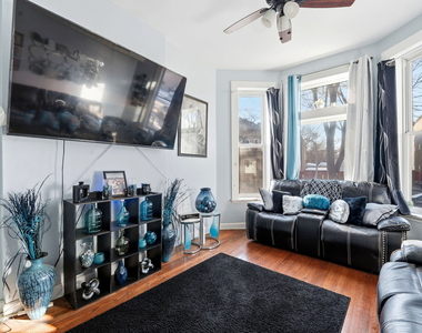 1637 S Saint Louis Avenue - Photo Thumbnail 3