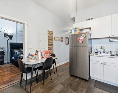 1637 S Saint Louis Avenue - Photo Thumbnail 10