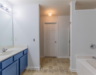 4922 Sherwood Way - Photo Thumbnail 9