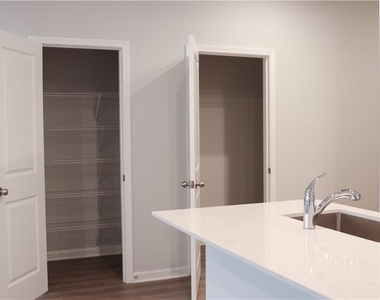 483 Crown Drive - Photo Thumbnail 6