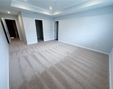 483 Crown Drive - Photo Thumbnail 12