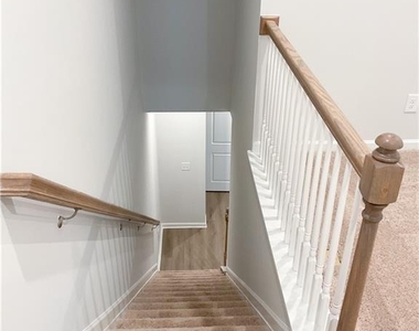483 Crown Drive - Photo Thumbnail 9