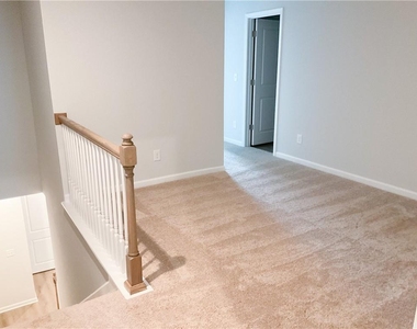 483 Crown Drive - Photo Thumbnail 7