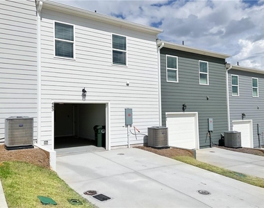 483 Crown Drive - Photo Thumbnail 20