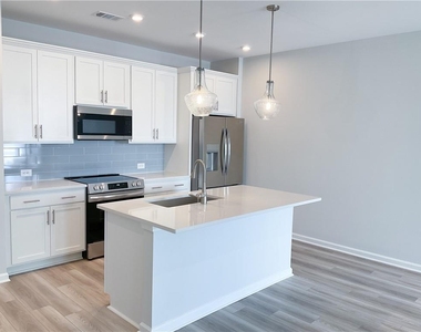 483 Crown Drive - Photo Thumbnail 5