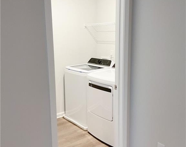 483 Crown Drive - Photo Thumbnail 8