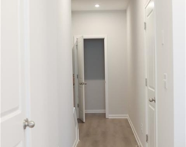 483 Crown Drive - Photo Thumbnail 10