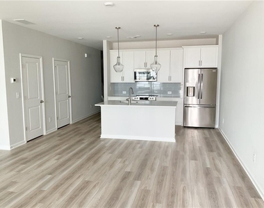 483 Crown Drive - Photo Thumbnail 4