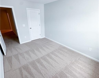 495 Crown Drive - Photo Thumbnail 14
