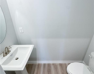 495 Crown Drive - Photo Thumbnail 17