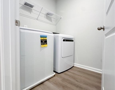 495 Crown Drive - Photo Thumbnail 11