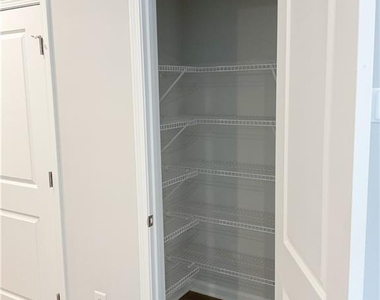 495 Crown Drive - Photo Thumbnail 6