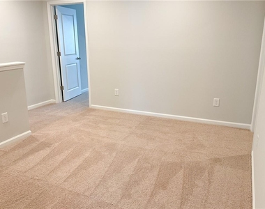 495 Crown Drive - Photo Thumbnail 8