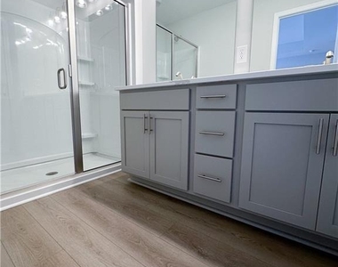 495 Crown Drive - Photo Thumbnail 16