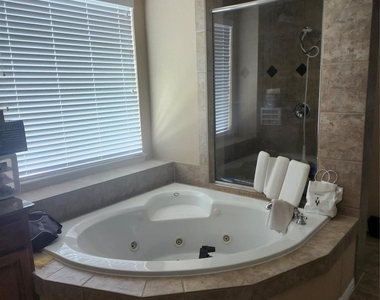 4627 Lake Knoll Court - Photo Thumbnail 12