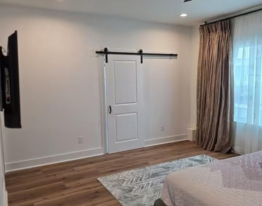 1106 Paul Quinn Street - Photo Thumbnail 8