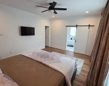 1106 Paul Quinn Street - Photo Thumbnail 7
