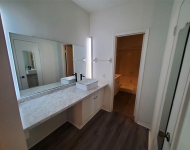 17473 Red Oak Drive - Photo Thumbnail 10