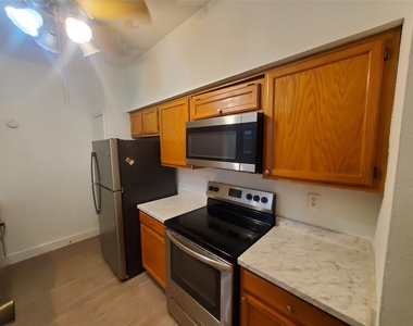 17473 Red Oak Drive - Photo Thumbnail 6