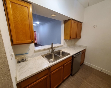 17473 Red Oak Drive - Photo Thumbnail 7