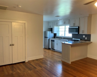 100 W Madison Street - Photo Thumbnail 9