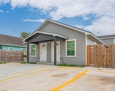 6725 Avenue K - Photo Thumbnail 4