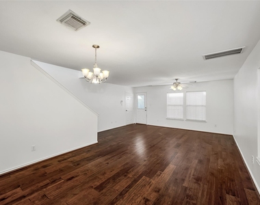 1719 Redwing Bluff Drive - Photo Thumbnail 9