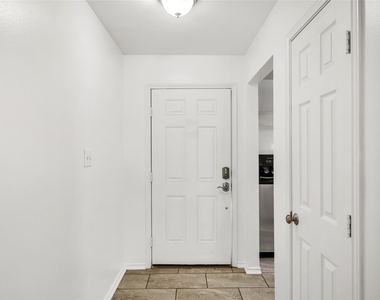 1719 Redwing Bluff Drive - Photo Thumbnail 4