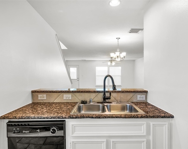 1719 Redwing Bluff Drive - Photo Thumbnail 7