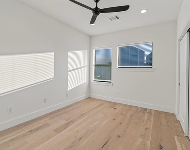 3802 Commerce Street - Photo Thumbnail 35