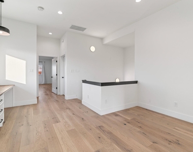 3802 Commerce Street - Photo Thumbnail 23
