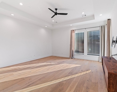 3802 Commerce Street - Photo Thumbnail 8