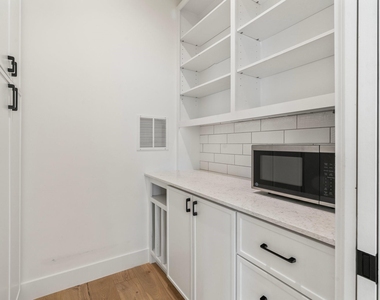 3802 Commerce Street - Photo Thumbnail 4